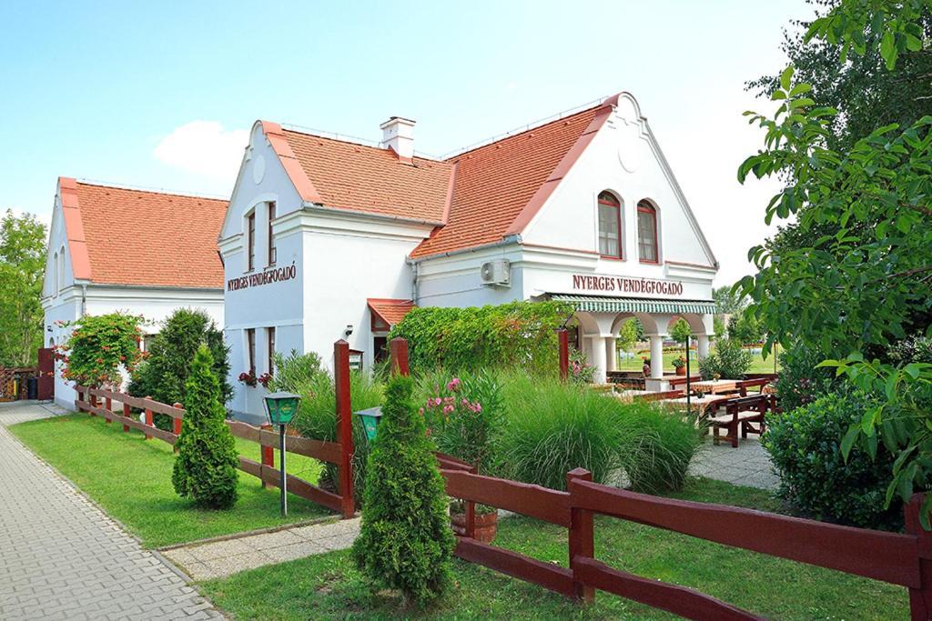 Nyerges Vendégfogadó Hegykő Esterno foto