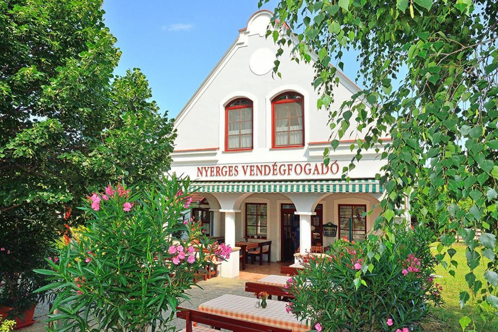 Nyerges Vendégfogadó Hegykő Esterno foto